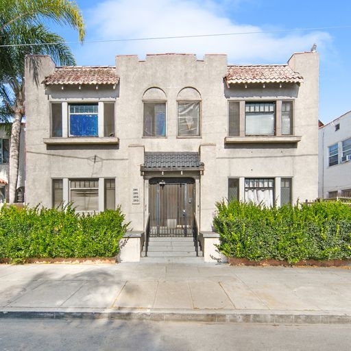 391 Ximeno Ave in Long Beach, CA - Foto de edificio