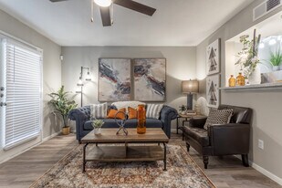 Vanderbilt Lodge in Houston, TX - Building Photo