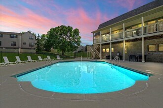 Sheridan Ridge Townhomes in Overland Park, KS - Building Photo - Building Photo