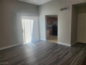 3850 Steinbeck Dr in Las Vegas, NV - Building Photo - Building Photo