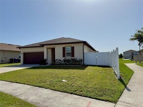1685 Gentle Breeze Dr in St. Cloud, FL - Building Photo - Building Photo