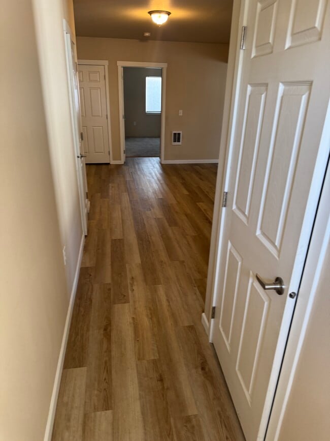 5209 E Upriver Dr, Unit Unit# 5211 in Spokane, WA - Foto de edificio - Building Photo