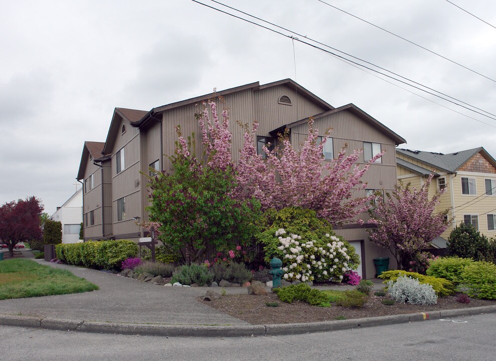 North Green Lake Apartments in Seattle, WA - Building Photo