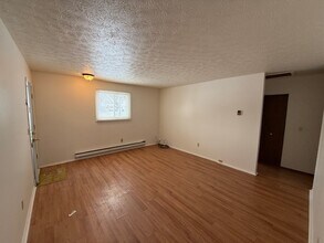 198 Parklane Dr in Lagrange, OH - Foto de edificio - Building Photo