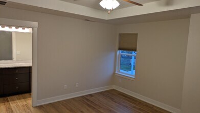 643 NE Kerns Dr in Dallas, OR - Building Photo - Building Photo