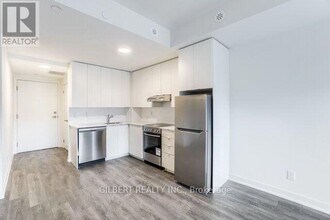 160 Canon Jackson Dr in Toronto, ON - Building Photo - Building Photo