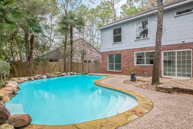 property at 10 Summithill Pl