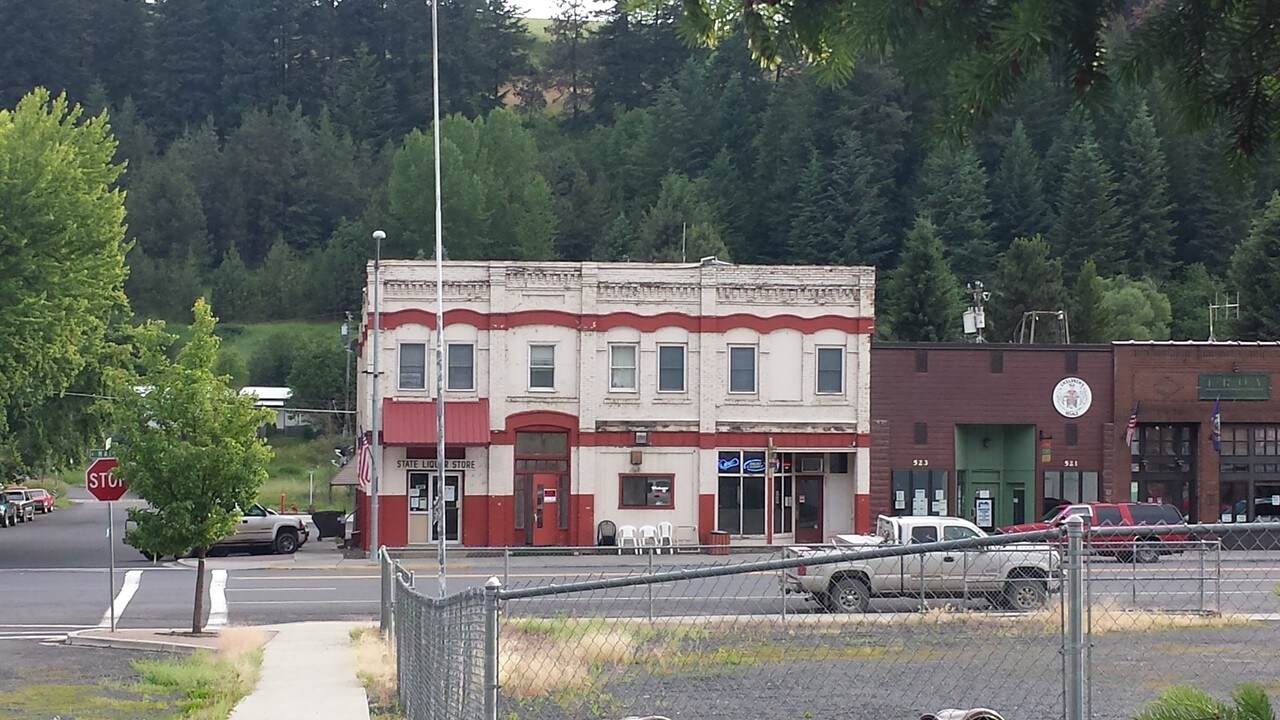 527 Main St in Troy, ID - Foto de edificio