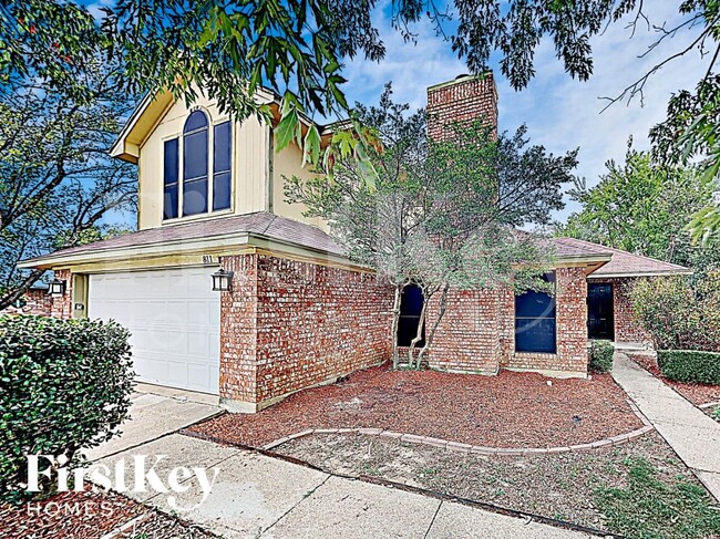 property at 811 W Lynn Creek Dr