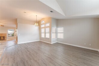 8220 Desert Beach Dr in Las Vegas, NV - Building Photo - Building Photo