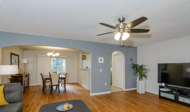 4649 Ashburn Square Dr in Tampa, FL - Building Photo - Building Photo