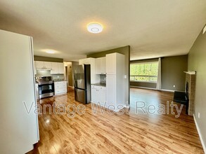 9509 Winview Rd in Lake Country, BC - Building Photo - Building Photo