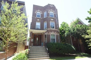 2225 W Walton St in Chicago, IL - Building Photo