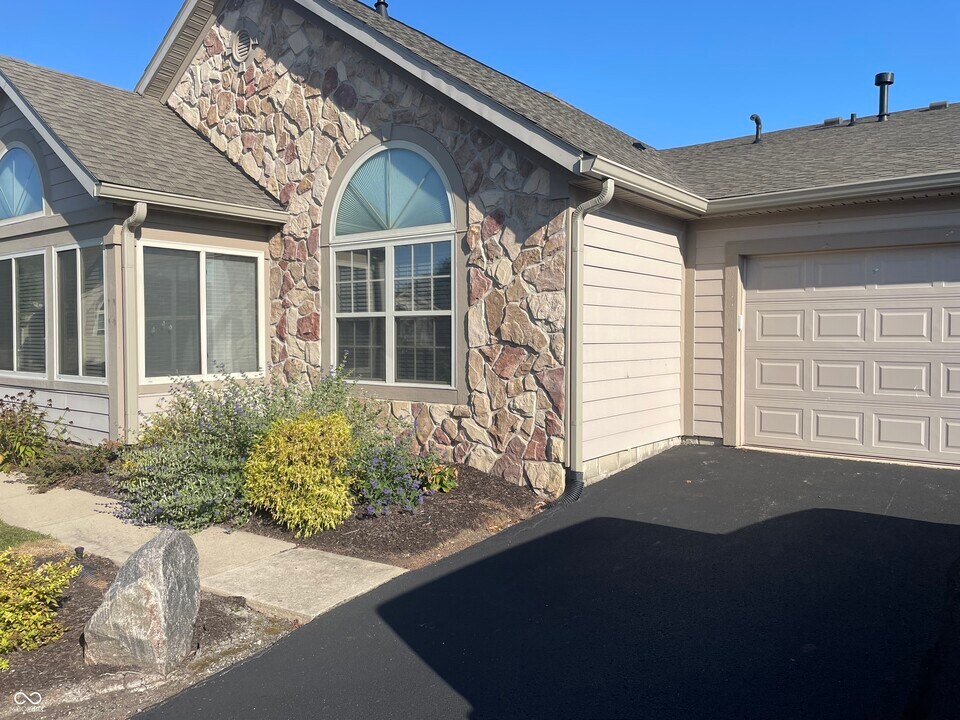 7929 Gold Brook Dr in Indianapolis, IN - Building Photo