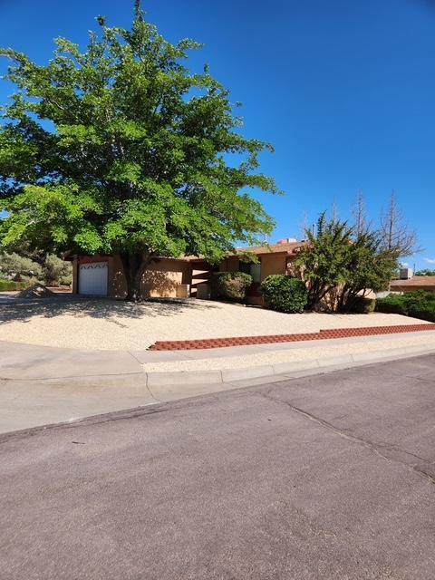 property at 618 Esquire Ct NE