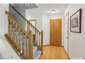 8670 Pheasant Run Rd in Woodbury, MN - Foto de edificio - Building Photo