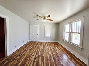 1009 S Main St in Big Spring, TX - Building Photo - Building Photo