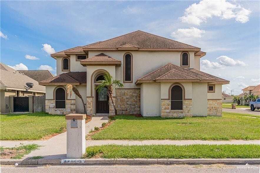 1426 Bianca St, Unit 37 in Edinburg, TX - Building Photo