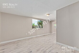 4539 S Camino Barrera in Tucson, AZ - Building Photo - Building Photo