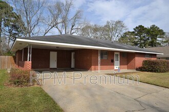 8255 Queenswood Ct in Baton Rouge, LA - Building Photo - Building Photo