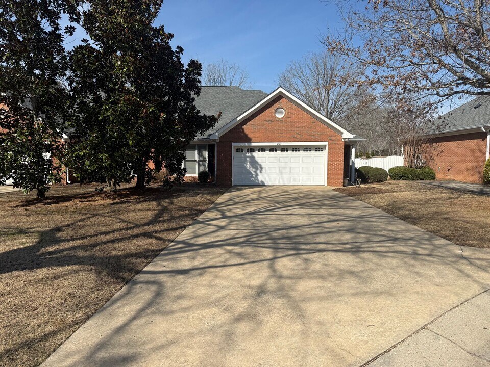 Great 3 Bedroom Twin Home in Ogletree Village in Auburn, AL - Building Photo