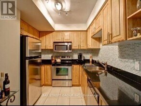 263 Wellington St W in Toronto, ON - Building Photo - Building Photo