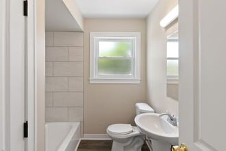 26251 Pinehurst St in Roseville, MI - Building Photo - Building Photo