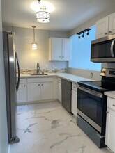 23325 Cornerstone Village Dr in Southfield, MI - Building Photo - Building Photo