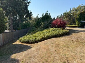 8027 NE 114th St in Kirkland, WA - Building Photo - Building Photo