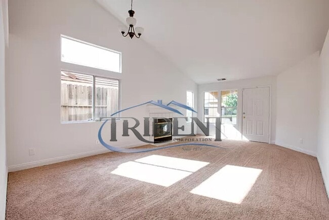 2305 Summerfield Ct in Lincoln, CA - Building Photo - Building Photo