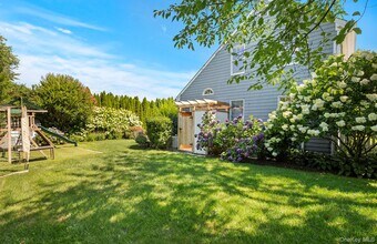 28 Windermere Dr in Sag Harbor, NY - Building Photo - Building Photo