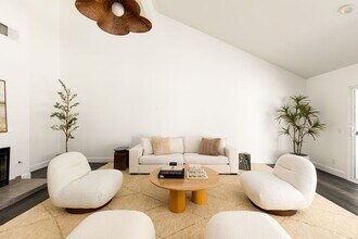 23296 Park Ensenada in Calabasas, CA - Building Photo - Building Photo