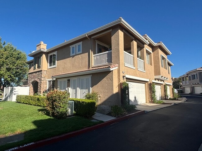 24364 Allegra Way in Santa Clarita, CA - Building Photo - Building Photo