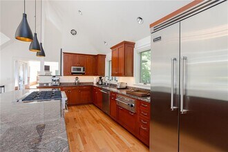 72 Ledge Rd in Jamestown, RI - Building Photo - Building Photo