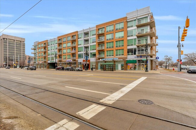 3670 Woodward Ave, Unit 511 in Detroit, MI - Foto de edificio - Building Photo