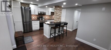 19 Elmbrook Crescent in Toronto, ON - Building Photo - Building Photo