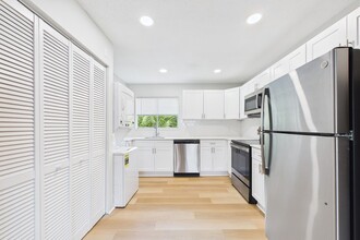 Iris Flats in Melbourne, FL - Building Photo - Building Photo