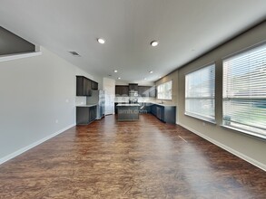 8013 Turnberry Ln in Austin, TX - Building Photo - Building Photo