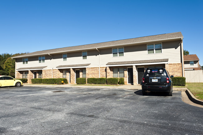 Jackson Hills Apartments in Commerce, GA - Building Photo - Building Photo