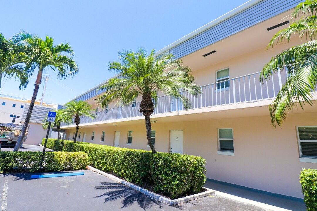 365 N Ocean Blvd in Boca Raton, FL - Building Photo