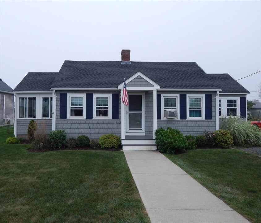 15 Saginaw Ave in Marshfield, MA - Building Photo