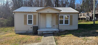 500 Dogwood in Hudson, NC - Building Photo