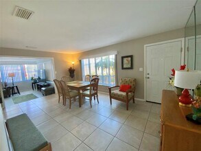 828 S Tuttle Ave in Sarasota, FL - Foto de edificio - Building Photo
