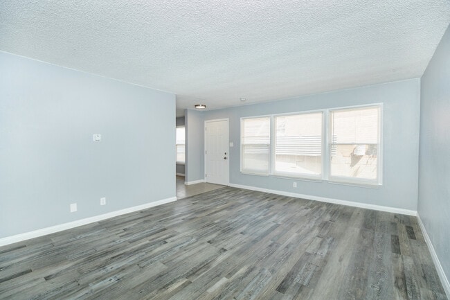 14010 Chadron Ave in Hawthorne, CA - Building Photo - Building Photo
