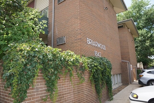 1842 Canyon Blvd, Unit 110 in Boulder, CO - Foto de edificio - Building Photo