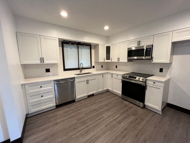 9225 Garrison Way in Eden Prairie, MN - Building Photo - Building Photo