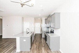 321 Redmoss Dr in Irmo, SC - Foto de edificio - Building Photo