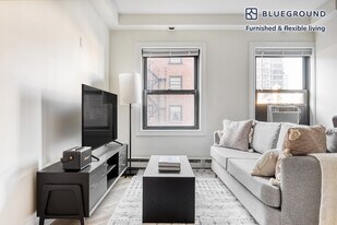 1400 N Lake Shore Dr in Chicago, IL - Building Photo