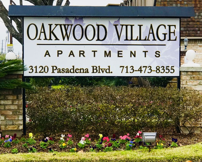 Oakwood Village Apartments in Pasadena, TX - Building Photo - Building Photo