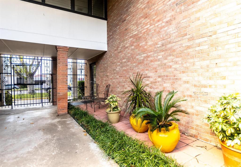 2711 Briarhurst Dr in Houston, TX - Building Photo